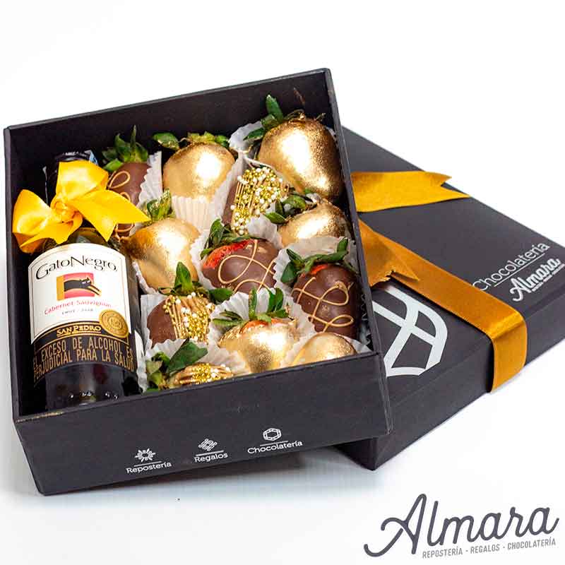 Caja de fresas y piba de vino Almara :: Reposteria - Regalos - Chocolateria  | Chocolates Pleasure | Cupcakes en Laureles